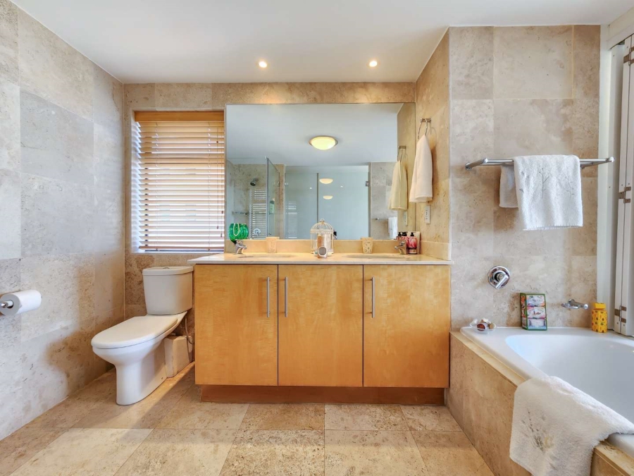 3 Bedroom Property for Sale in Sea Point Western Cape